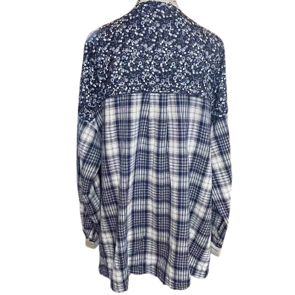 New Off-white,  Navy Blue Mixed Print Half Button Pullover Top Plus Size 2X - Picture 6 of 9